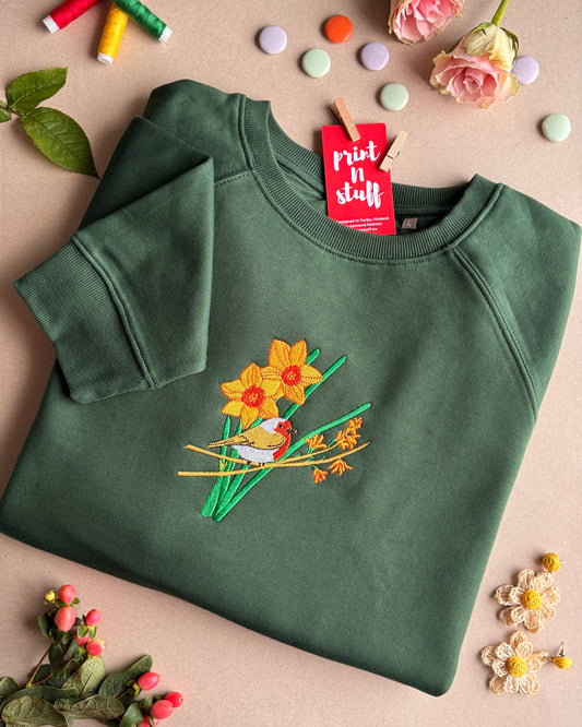 Robin and Daffodills Print N Stuff prganic cottong sweatshirt collage shirt Turku Finland embroidery broderoitu punarinta paita