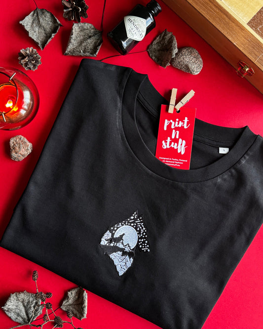 howling at the moon embroidered t shirt print n stuff Wold moon embroidery designed in turku finland wolf howling at the stars night finnish design